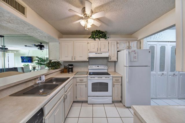 5611 Coral Lake Drive 111, Margate, FL 33063