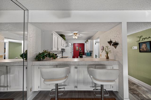 5611 Coral Lake Drive 111, Margate, FL 33063