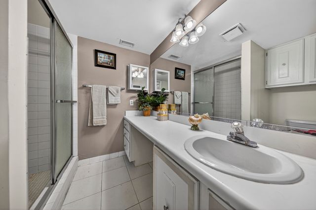 5611 Coral Lake Drive 111, Margate, FL 33063