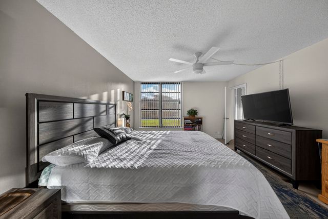 5611 Coral Lake Drive 111, Margate, FL 33063