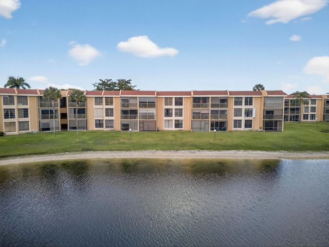 5611 Coral Lake Drive 111, Margate, FL 33063