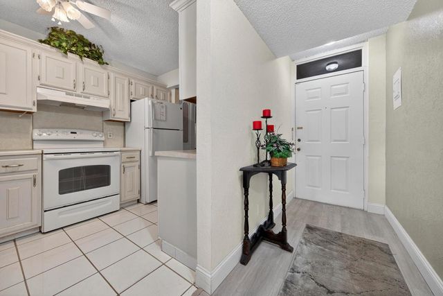 5611 Coral Lake Drive 111, Margate, FL 33063