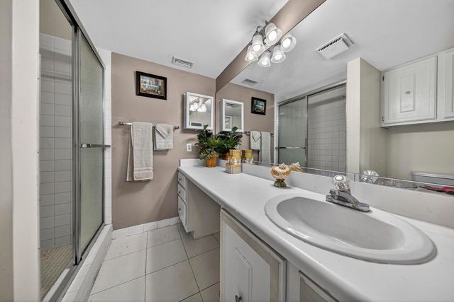 5611 Coral Lake Drive 111, Margate, FL 33063