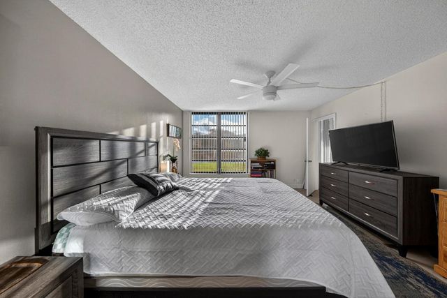 5611 Coral Lake Drive 111, Margate, FL 33063