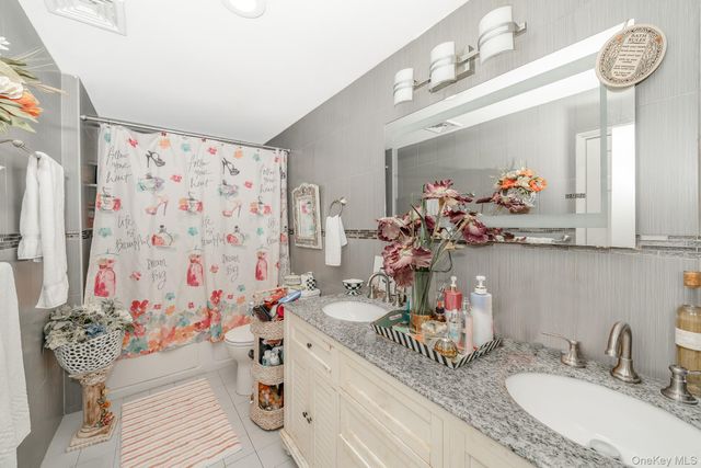 5 Northwood Boulevard, Central Islip, NY 11722