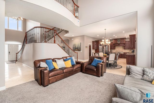 2212 W Cherrywood Cir Circle, Sioux Falls, SD 57108