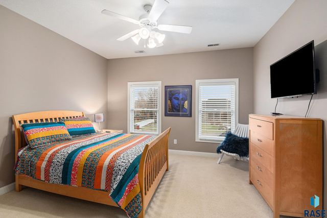 2212 W Cherrywood Cir Circle, Sioux Falls, SD 57108