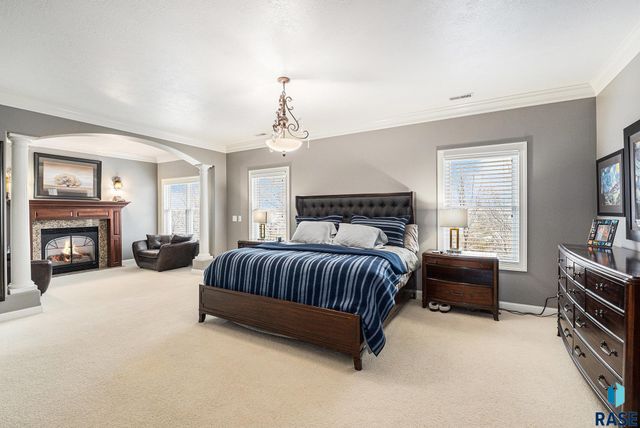 2212 W Cherrywood Cir Circle, Sioux Falls, SD 57108