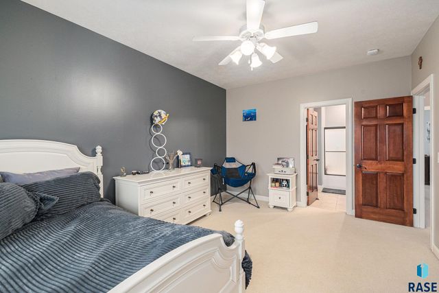 2212 W Cherrywood Cir Circle, Sioux Falls, SD 57108