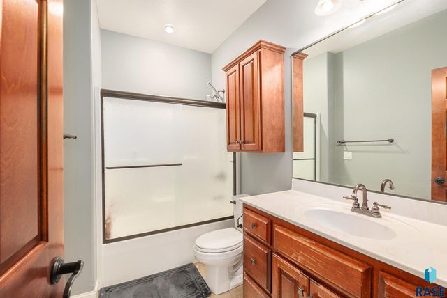 2212 W Cherrywood Cir Circle, Sioux Falls, SD 57108