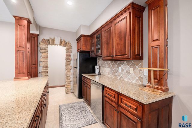 2212 W Cherrywood Cir Circle, Sioux Falls, SD 57108