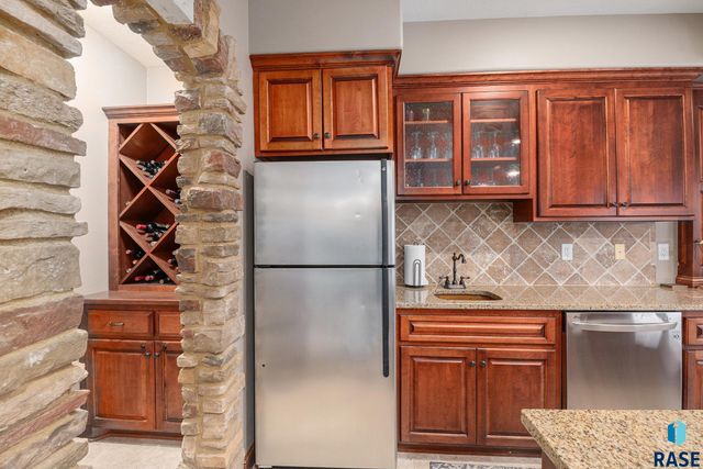 2212 W Cherrywood Cir Circle, Sioux Falls, SD 57108