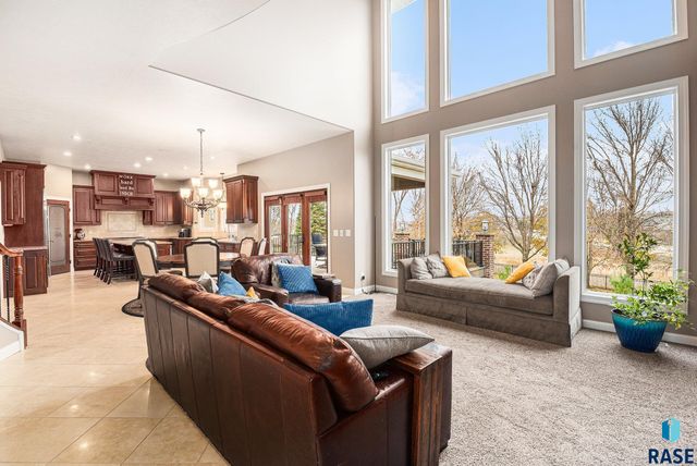 2212 W Cherrywood Cir Circle, Sioux Falls, SD 57108