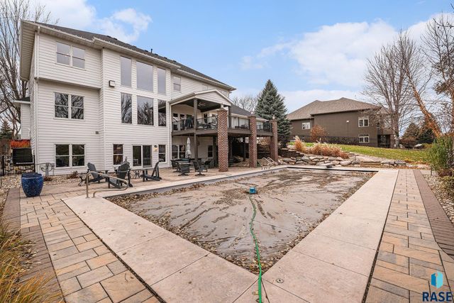 2212 W Cherrywood Cir Circle, Sioux Falls, SD 57108