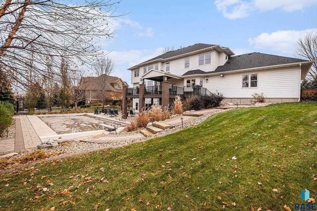 2212 W Cherrywood Cir Circle, Sioux Falls, SD 57108