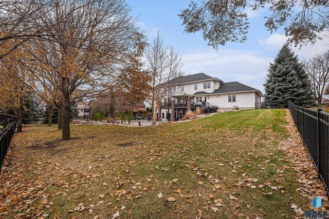 2212 W Cherrywood Cir Circle, Sioux Falls, SD 57108