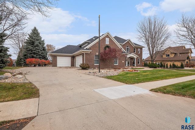 2212 W Cherrywood Cir Circle, Sioux Falls, SD 57108