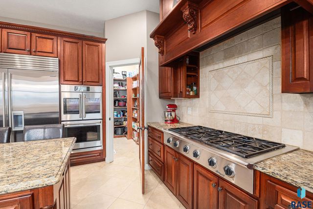 2212 W Cherrywood Cir Circle, Sioux Falls, SD 57108