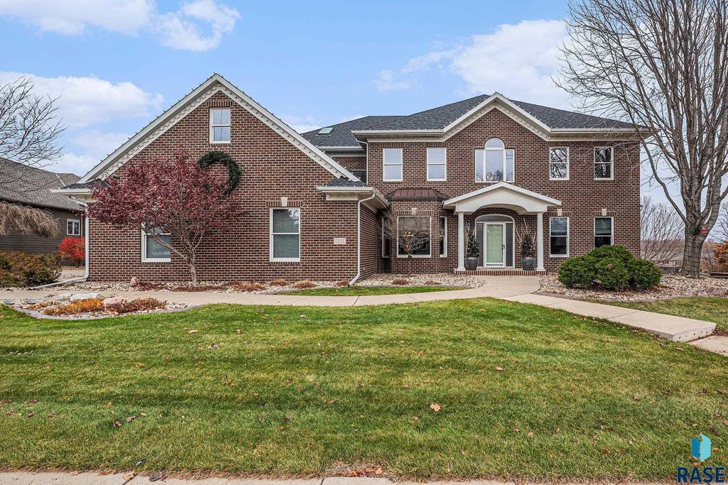 2212 W Cherrywood Cir Circle, Sioux Falls, SD 57108