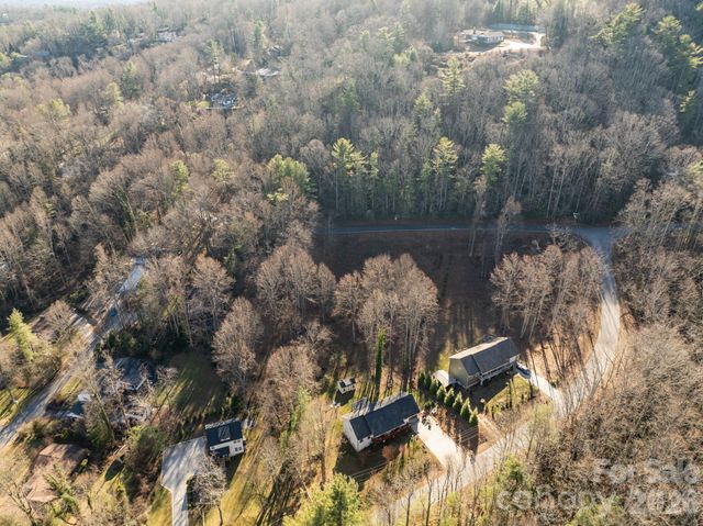 000 Davis Mountain Road, Laurel Park, NC 28739