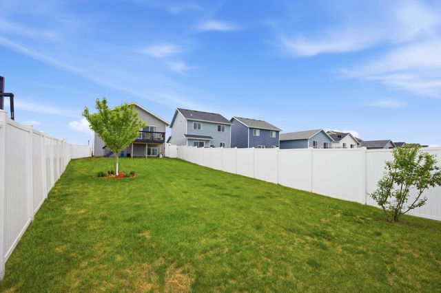 1138 Highland Lane W, West Fargo, ND 58078