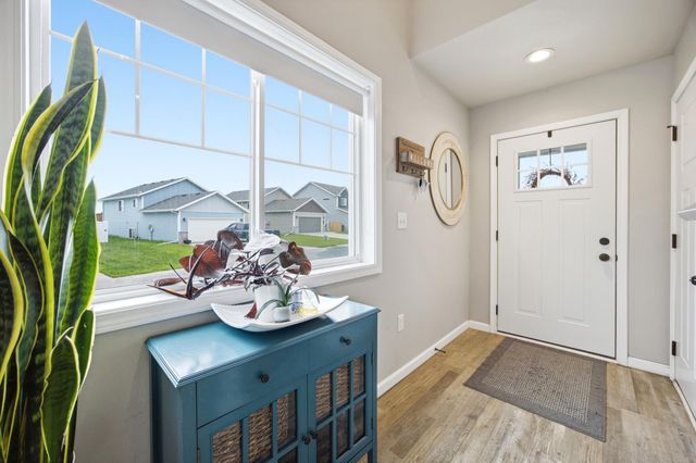 1138 Highland Lane W, West Fargo, ND 58078