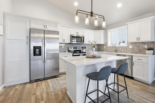 1138 Highland Lane W, West Fargo, ND 58078