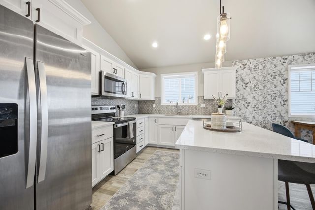 1138 Highland Lane W, West Fargo, ND 58078