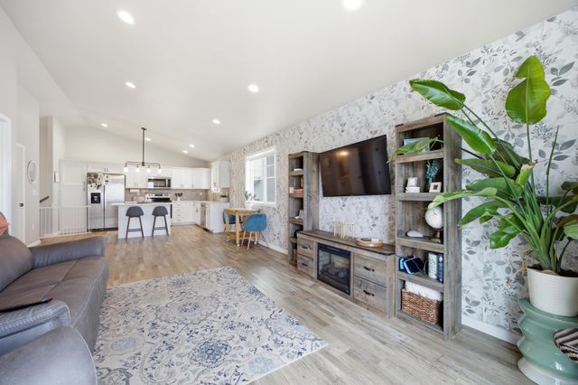 1138 Highland Lane W, West Fargo, ND 58078