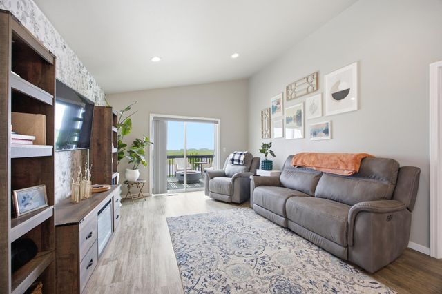 1138 Highland Lane W, West Fargo, ND 58078