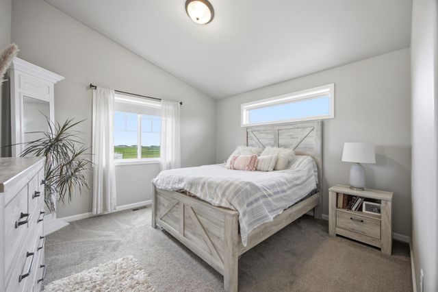 1138 Highland Lane W, West Fargo, ND 58078