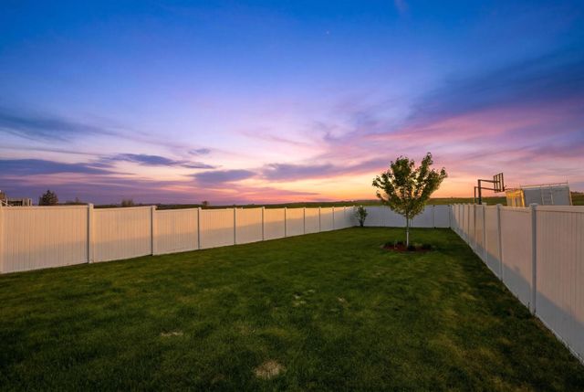 1138 Highland Lane W, West Fargo, ND 58078