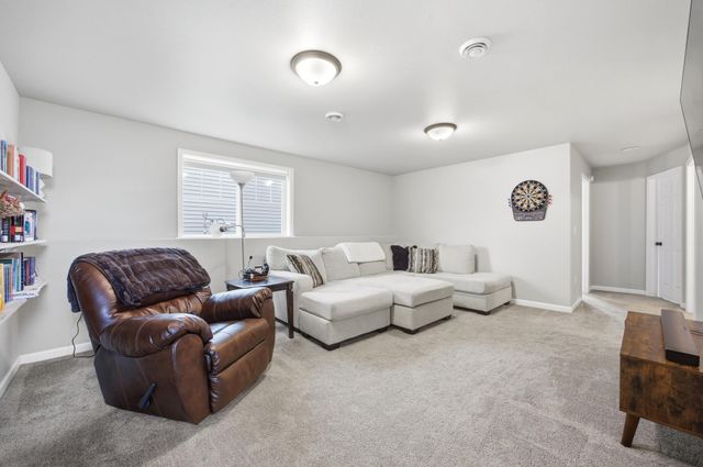 1138 Highland Lane W, West Fargo, ND 58078