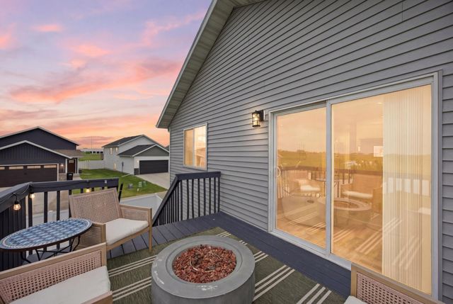 1138 Highland Lane W, West Fargo, ND 58078