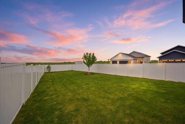 1138 Highland Lane W, West Fargo, ND 58078