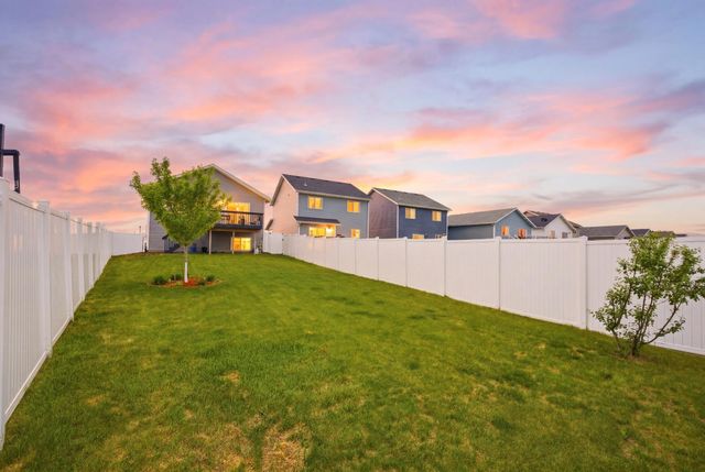 1138 Highland Lane W, West Fargo, ND 58078
