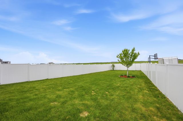 1138 Highland Lane W, West Fargo, ND 58078