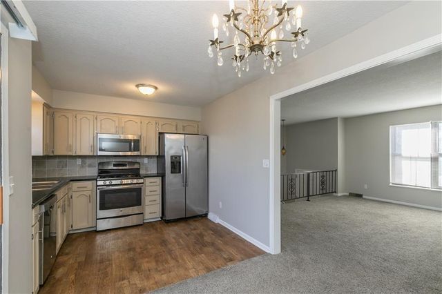 9857 N Cherry Street, Kansas City, MO 64155