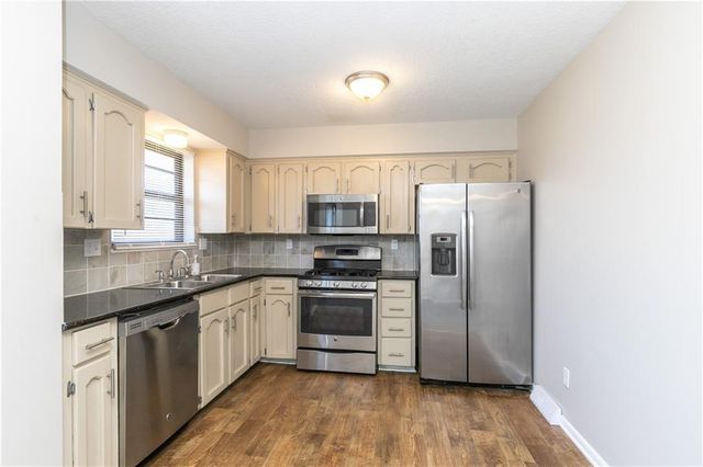 9857 N Cherry Street, Kansas City, MO 64155