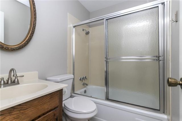 9857 N Cherry Street, Kansas City, MO 64155