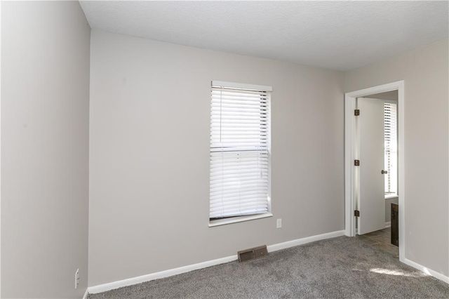 9857 N Cherry Street, Kansas City, MO 64155