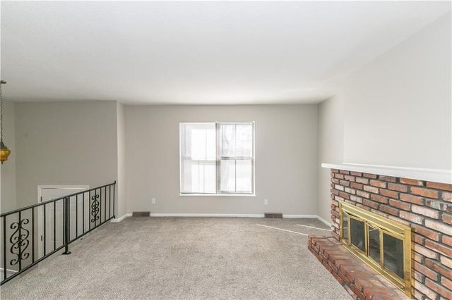 9857 N Cherry Street, Kansas City, MO 64155