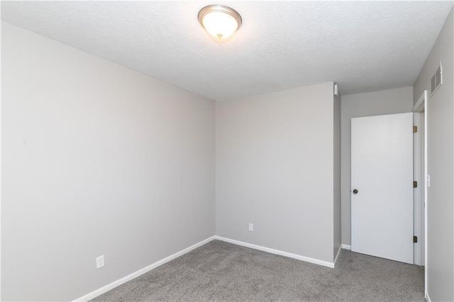 9857 N Cherry Street, Kansas City, MO 64155