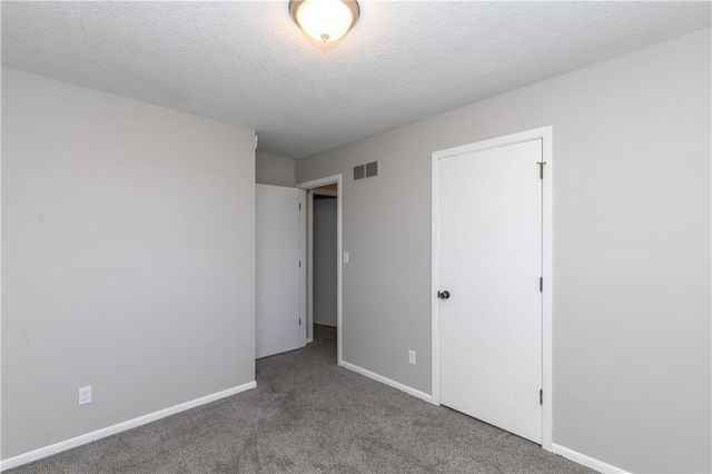 9857 N Cherry Street, Kansas City, MO 64155