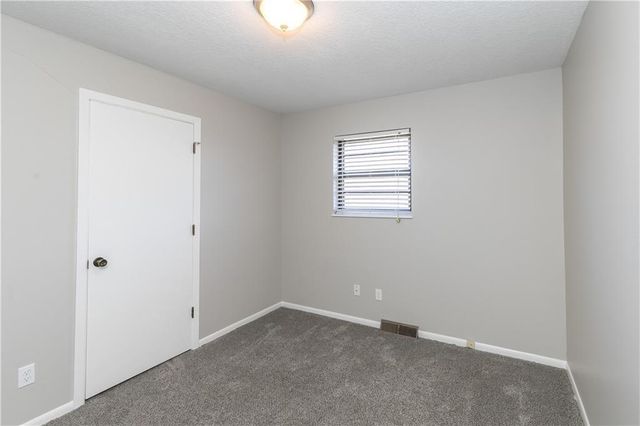 9857 N Cherry Street, Kansas City, MO 64155