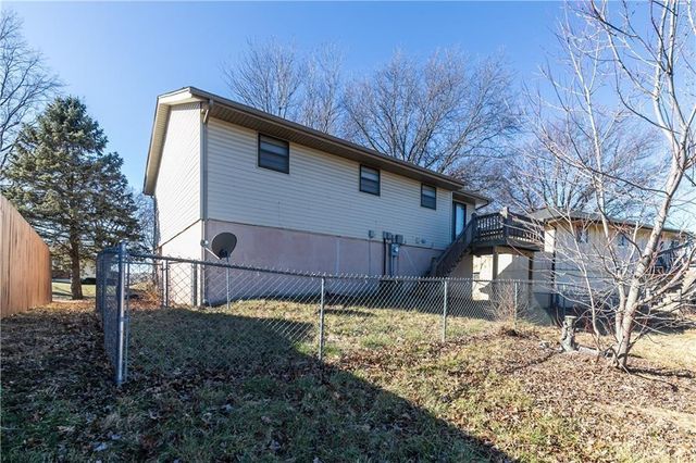 9857 N Cherry Street, Kansas City, MO 64155