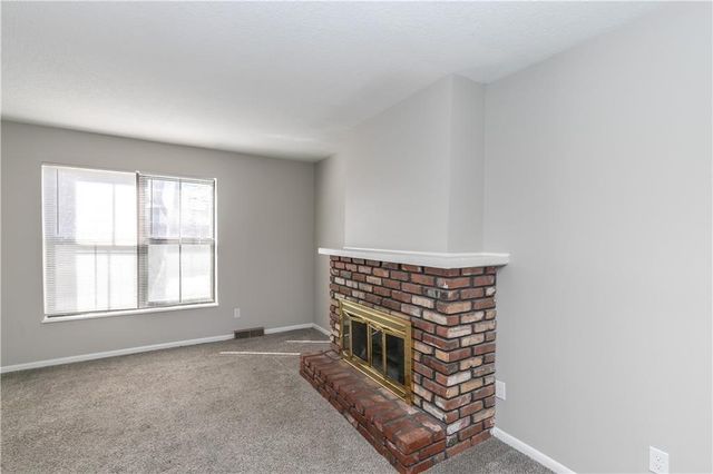 9857 N Cherry Street, Kansas City, MO 64155