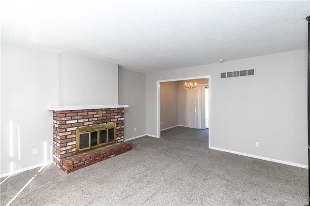 9857 N Cherry Street, Kansas City, MO 64155