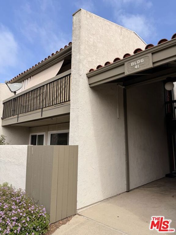 Image 2 of property listing at 41 Dearborn Place 67, Goleta, CA 93117