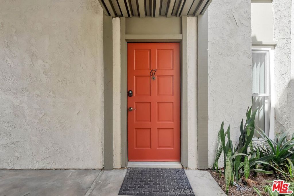 Image 3 of property listing at 41 Dearborn Place 67, Goleta, CA 93117